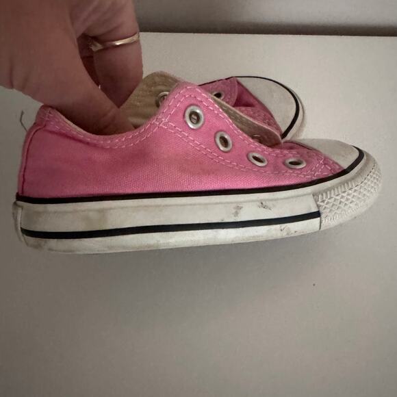Converse Pink Baby Toddler Size 6 Low Top Sneakers No Laces - Picture 4 of 7